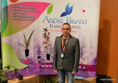 Daniel Gerardo van André Briant, leverancier van jonge planten uit Frankrijk en een van de drie of vier bedrijven die dit jaar de weg vanuit het Franse naar Zundert had gevonden.